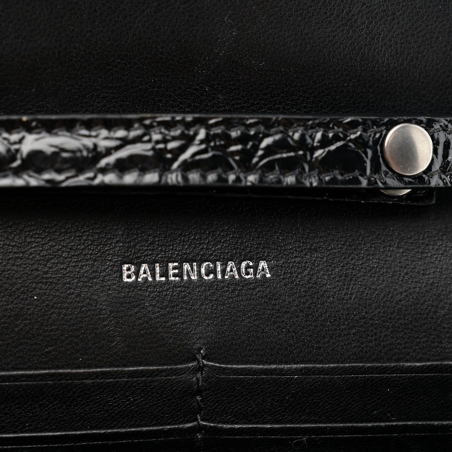 Shiny Calfskin Monochrome Crocodile Embossed Hourglass Chain Bag Black