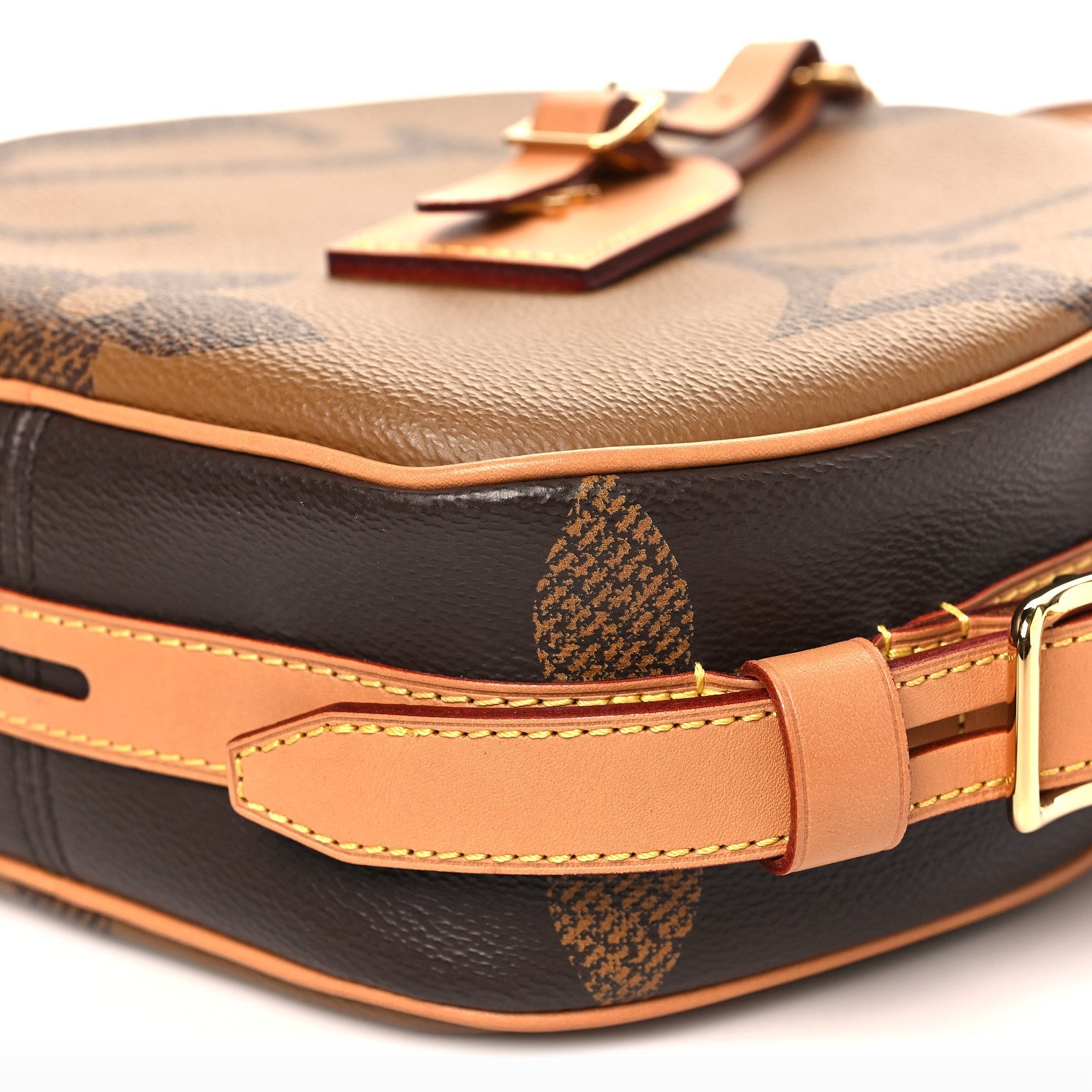 Reverse Monogram Giant Boite Chapeau Souple