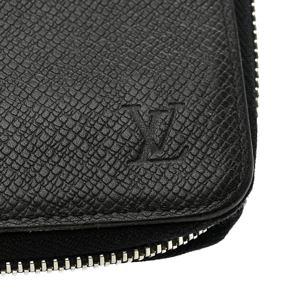 Taiga Vertical Zippy Wallet Black