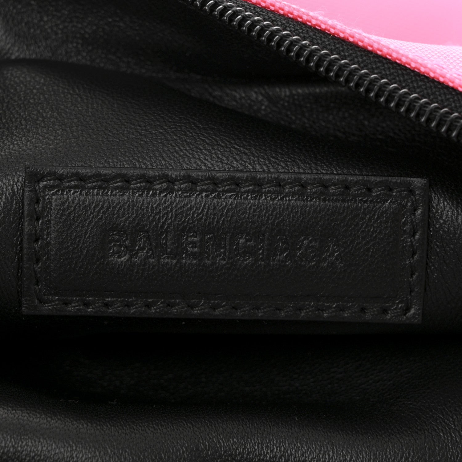 Recycled Sport Nylon Chain Logo Medium Raver Bag Fluo Pink Black