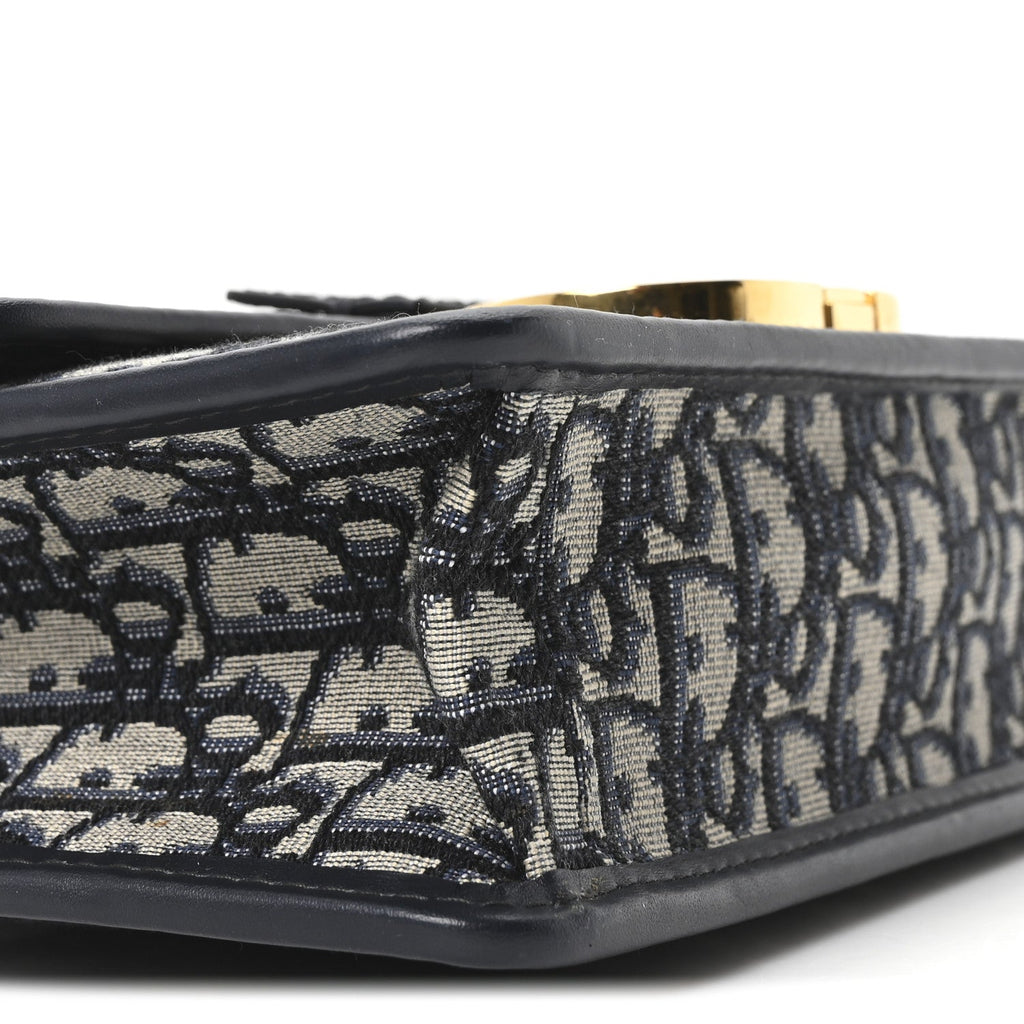 Oblique 30 Montaigne Flap Bag Blue