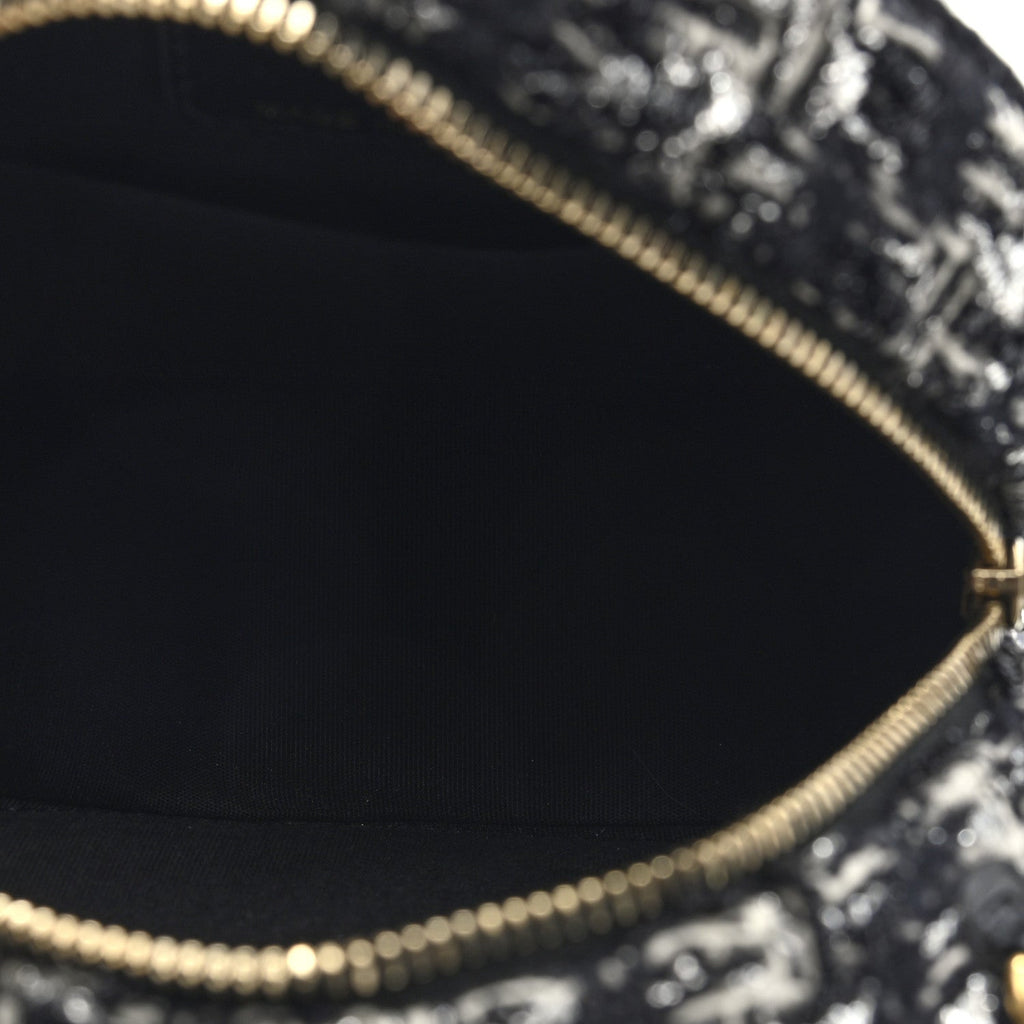 Tweed Quilted 19 Round Clutch With Chain Black White