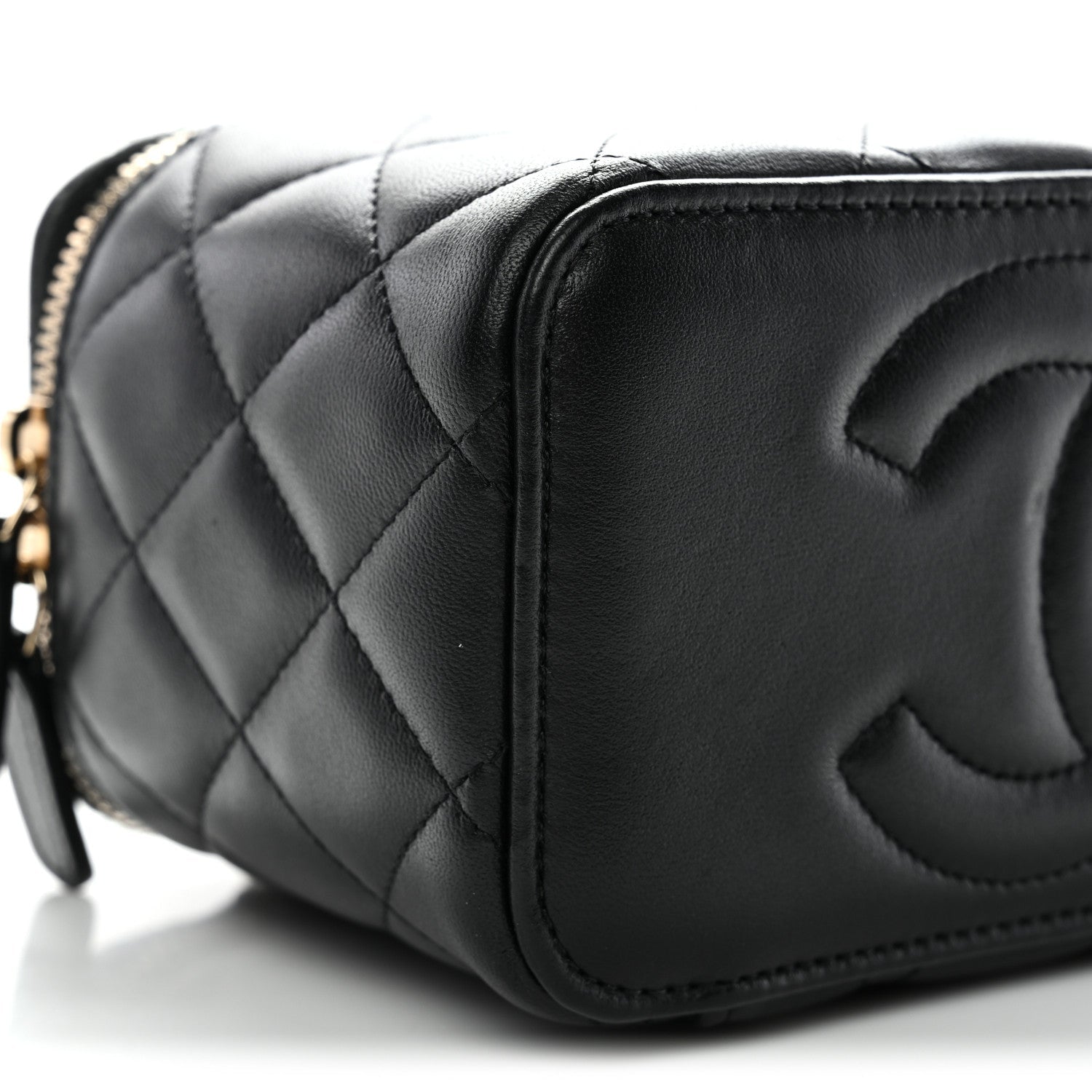 Lambskin Quilted Small Top Handle Vanity Case With Chain Black