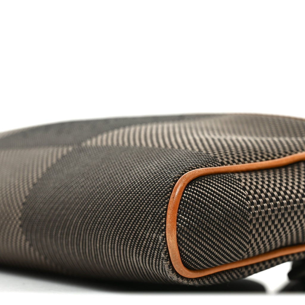 Damier Geant Acrobat Terre