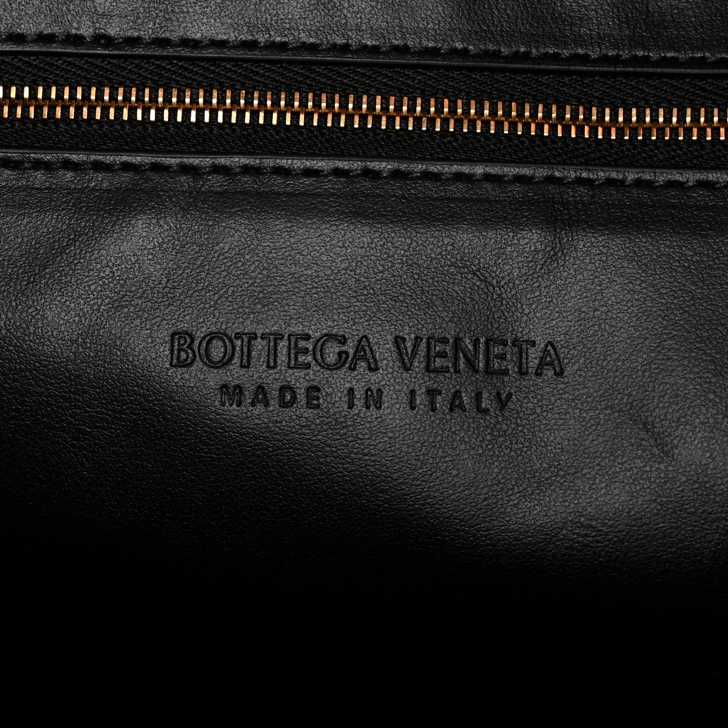 Calfskin Intrecciato Large Hop Black