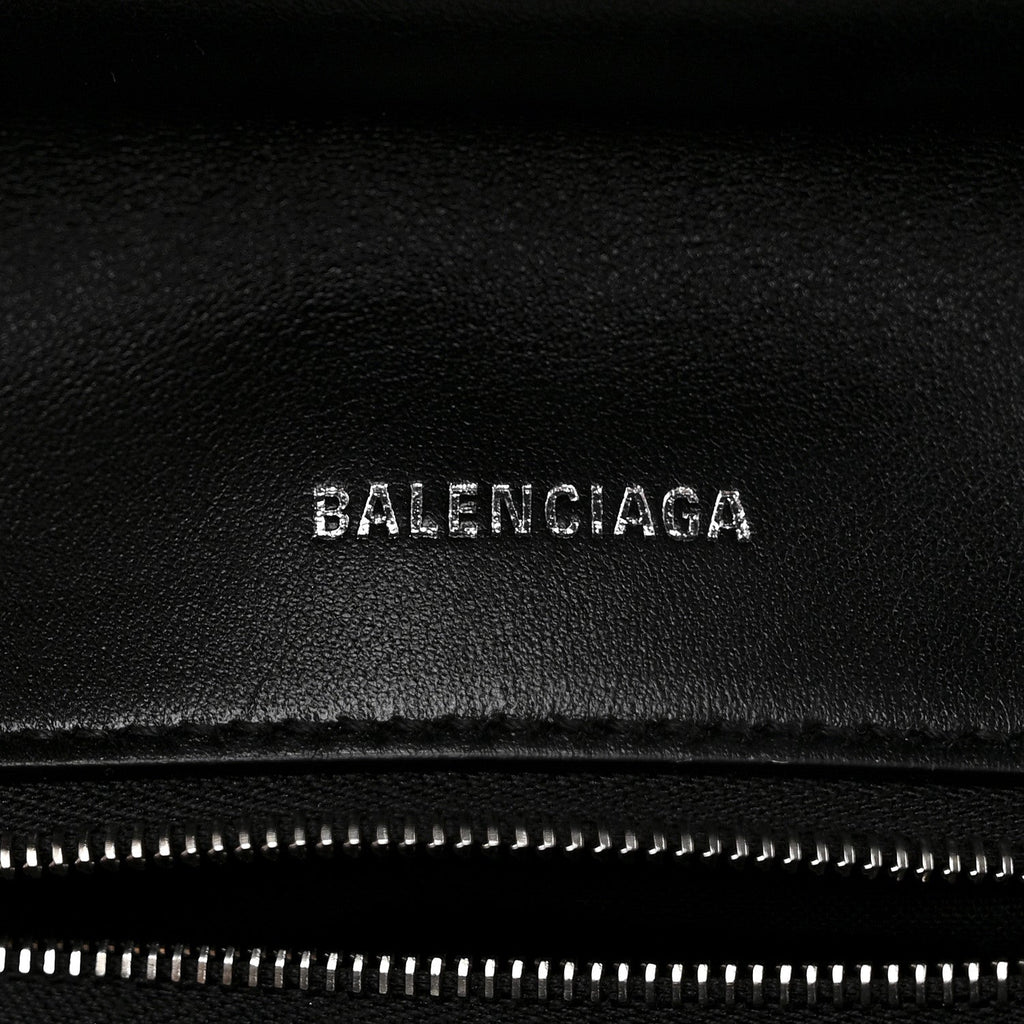 Nappa Calfskin Quilted Touch B Puffy Clutch Black