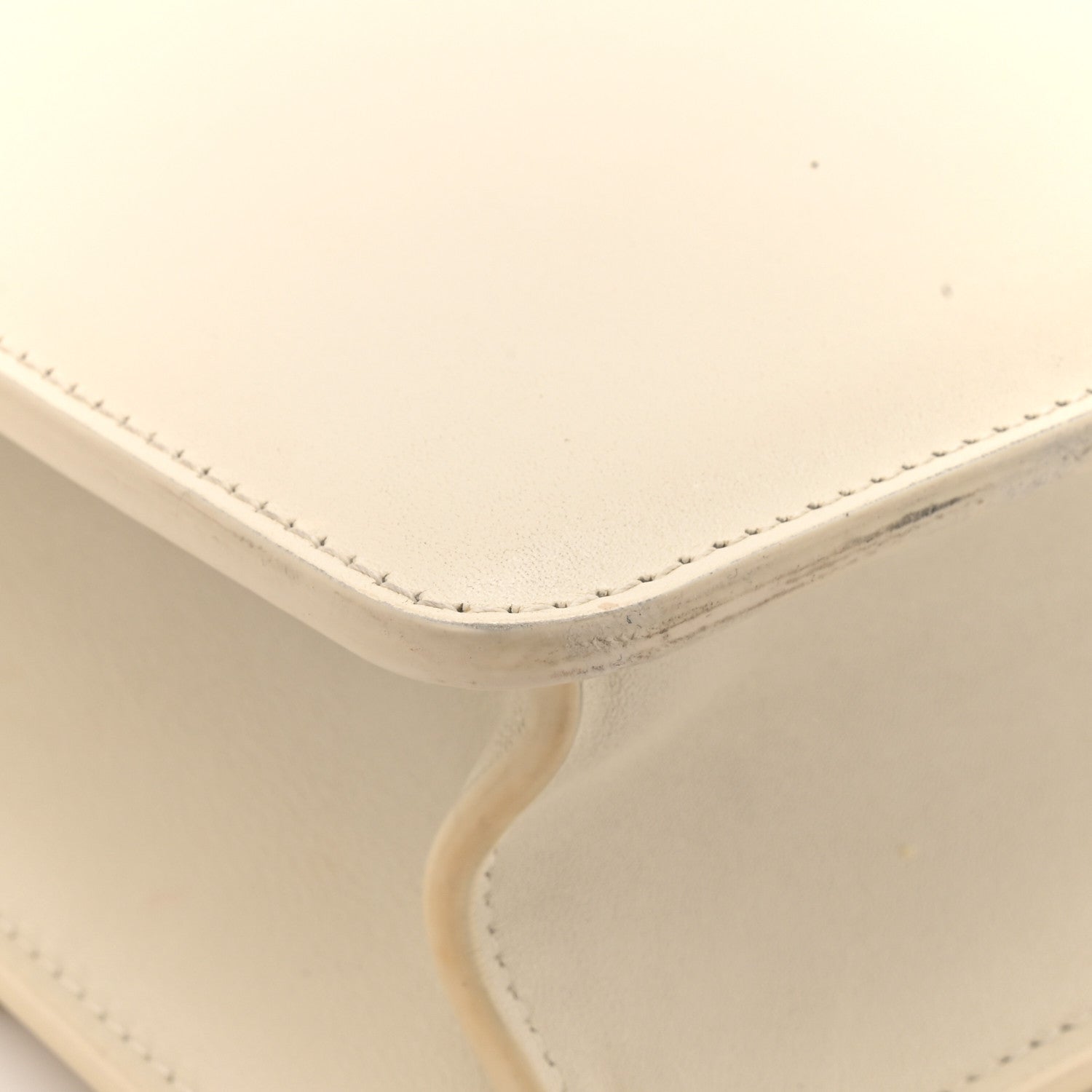 Box Calfskin 30 Montaigne Flap Bag Latte