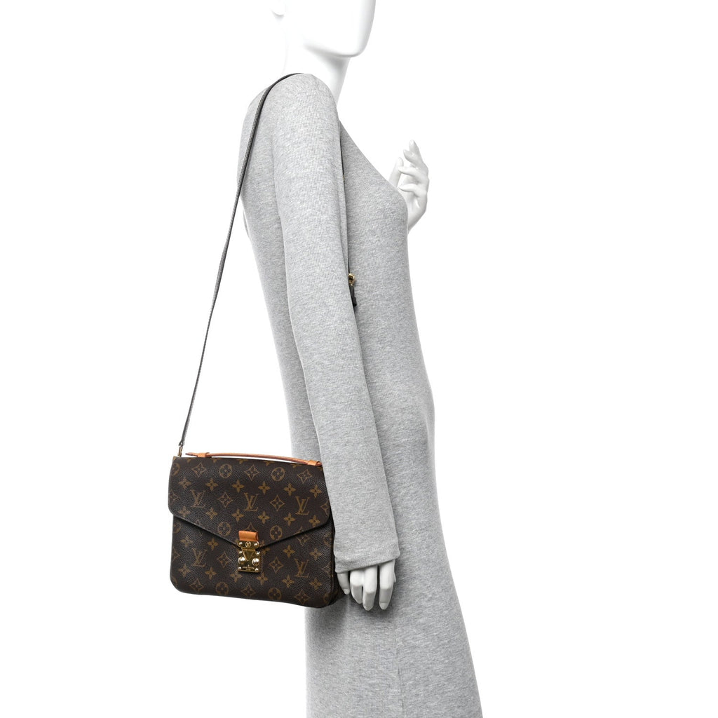 Monogram Pochette Metis
