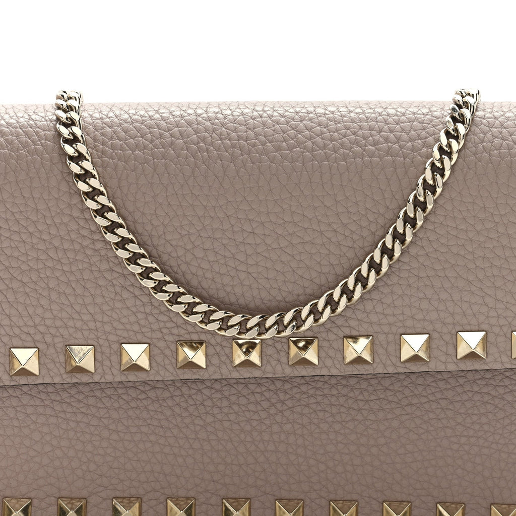 Grainy Calfskin Rockstud Chain Pouch Poudre