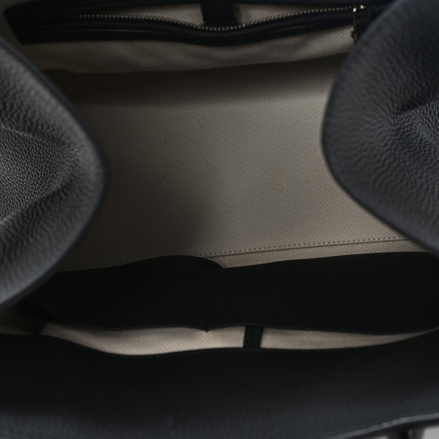 Matte Grained Calfskin Soft Margaux 15 Black