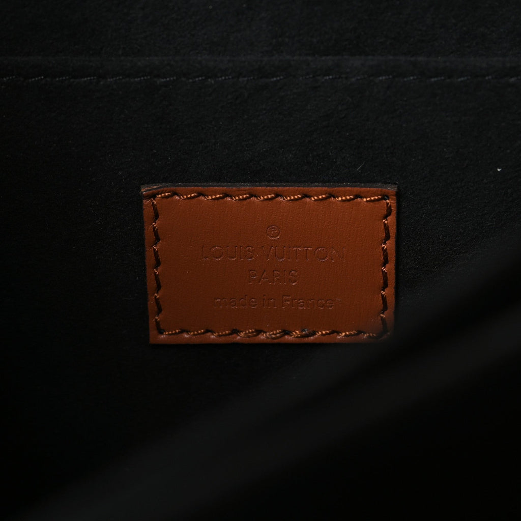 Reverse Monogram Dauphine MM