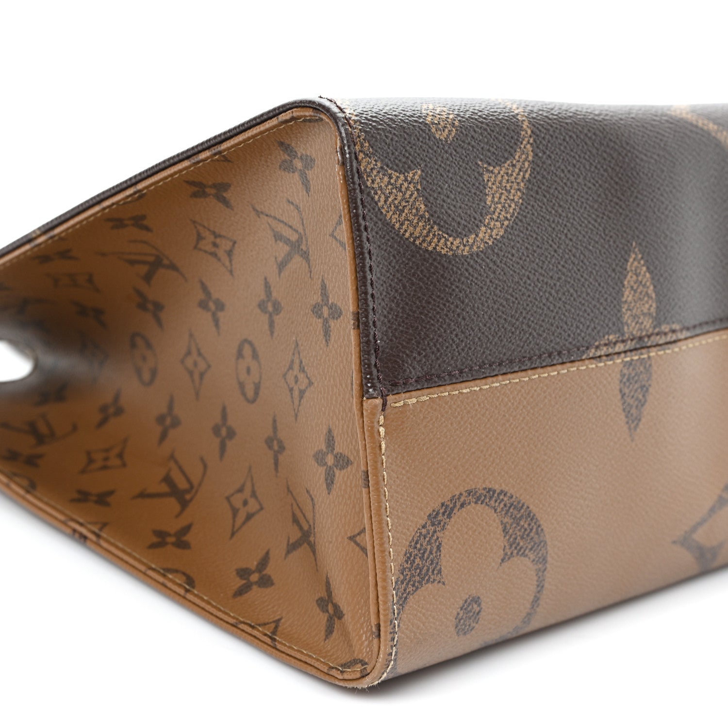 Reverse Monogram Giant Onthego MM