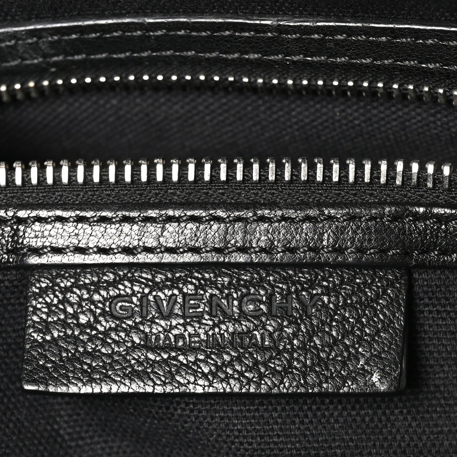 Sugar Goatskin Medium Antigona Black
