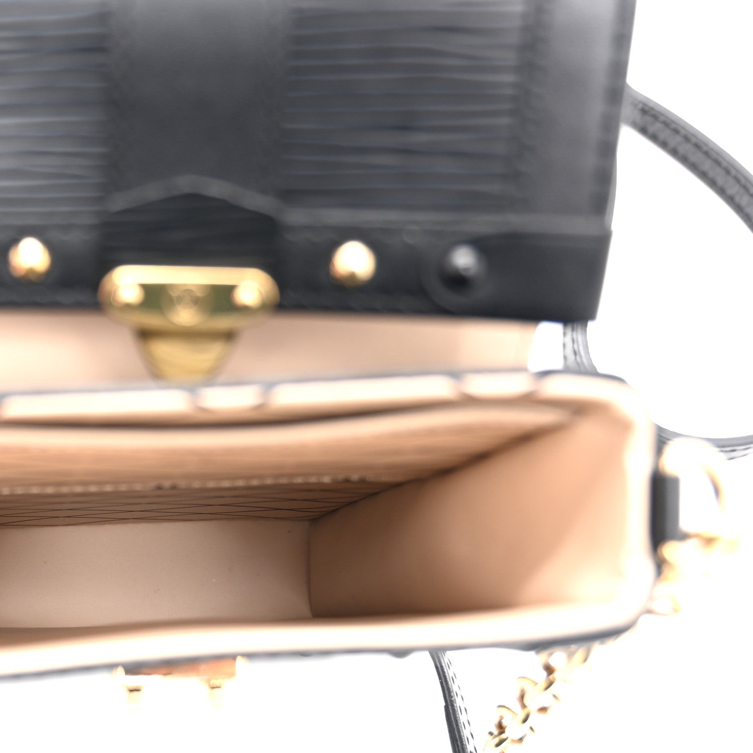 Epi Pochette Trunk Verticale Black