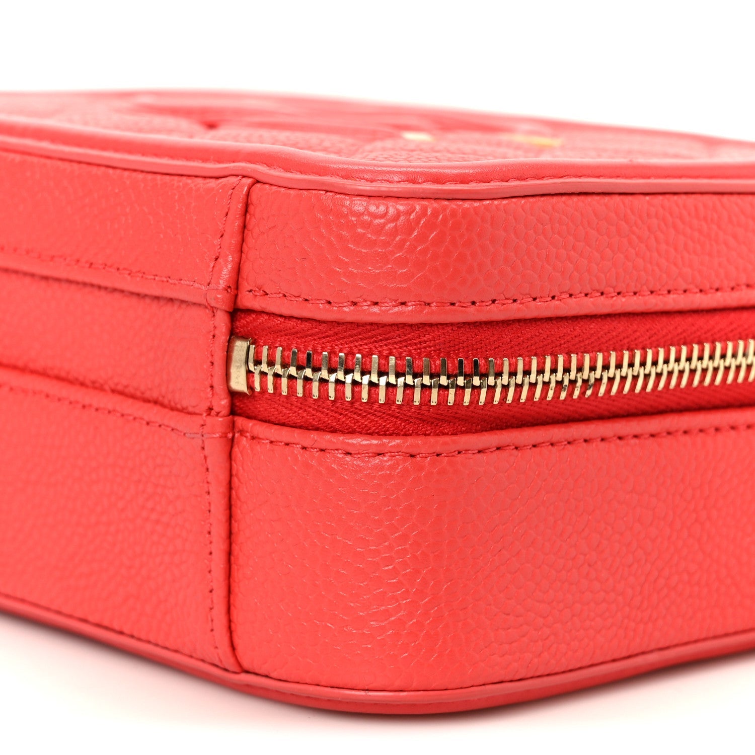 Caviar Quilted Small CC Filigree Vanity Case Red