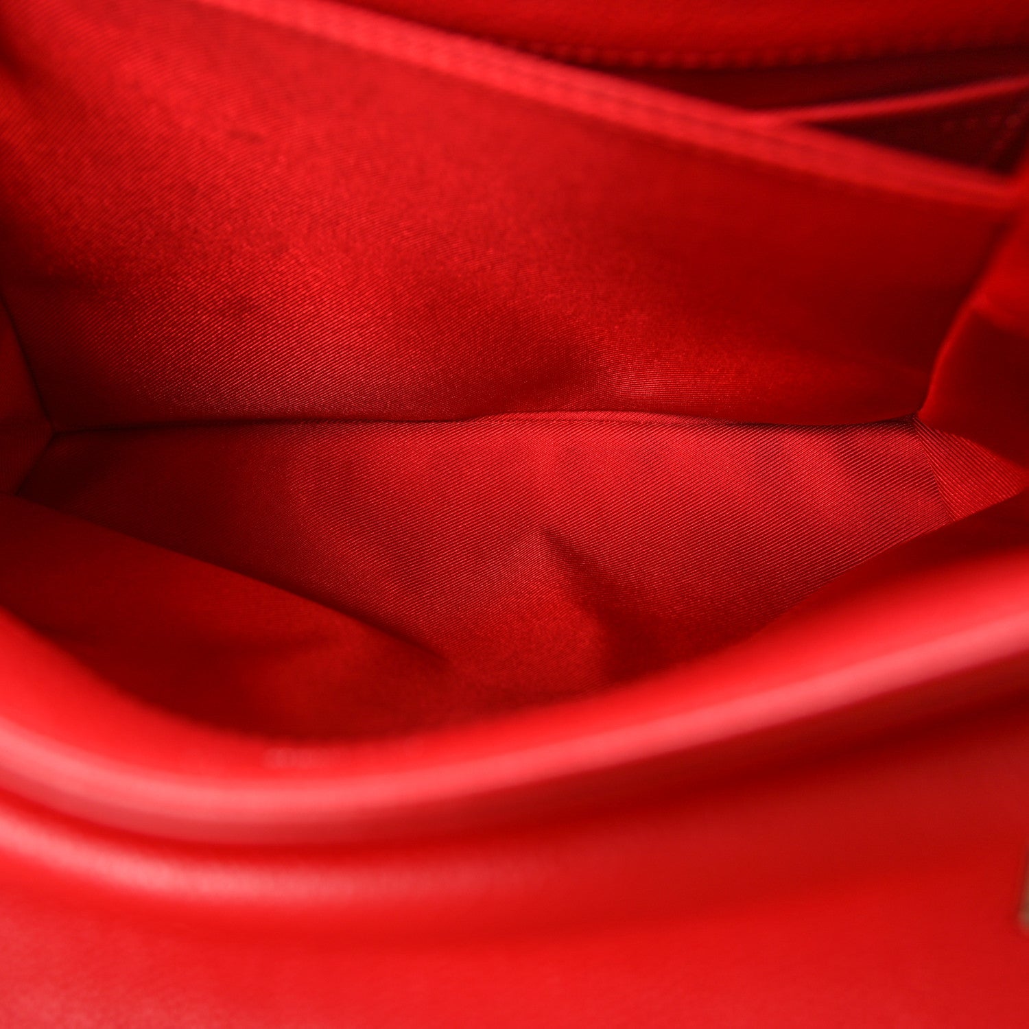 Soft Calfskin Lockme II Top Handle Rubis