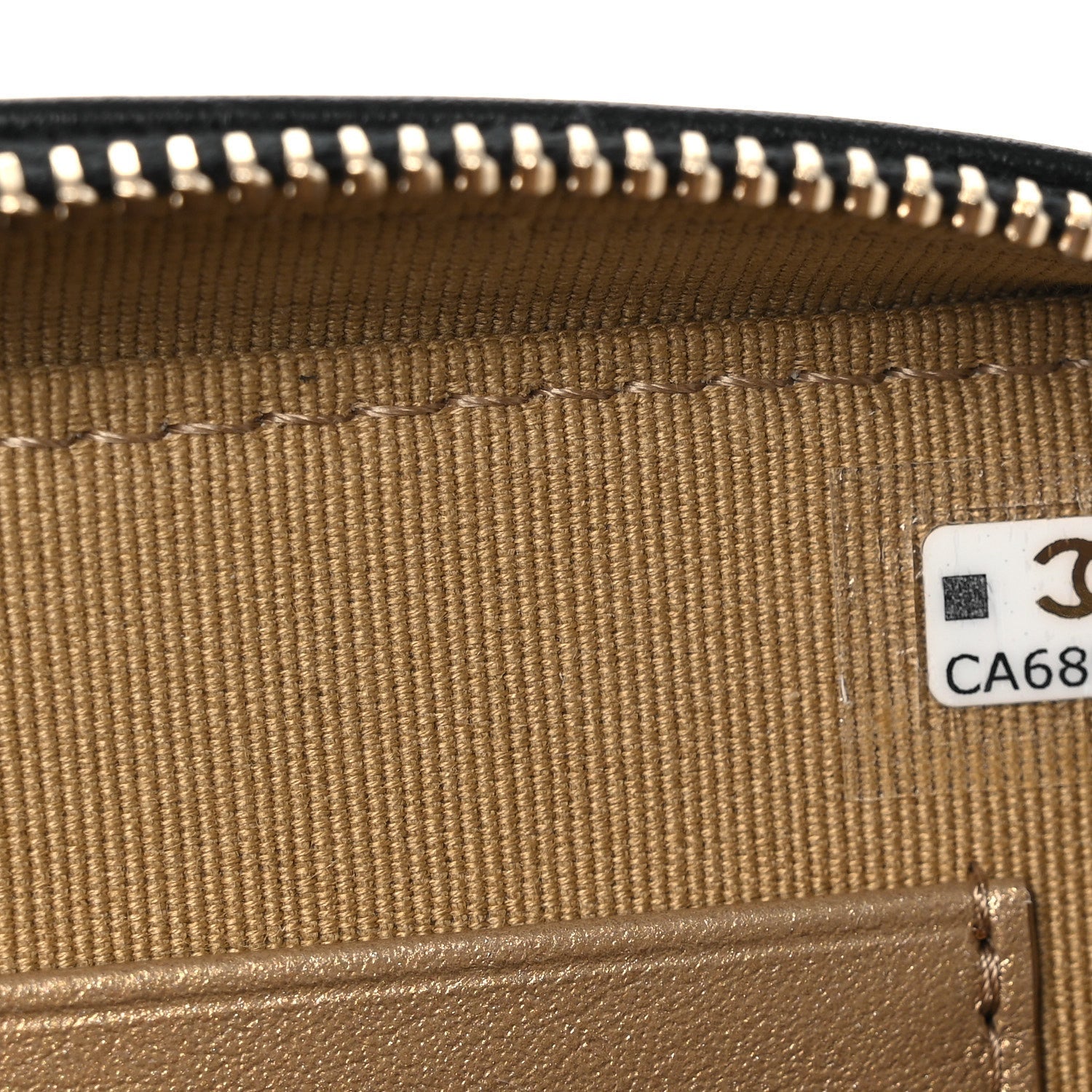 Lambskin Quilted CC Pearl Crush Camera Case Black