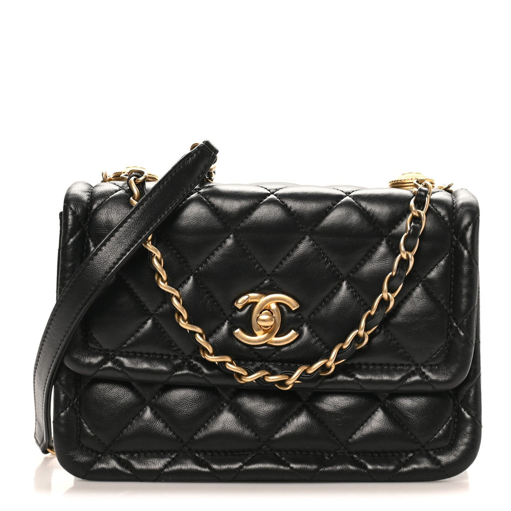 Shiny Lambskin Flap Clutch With Chain Black