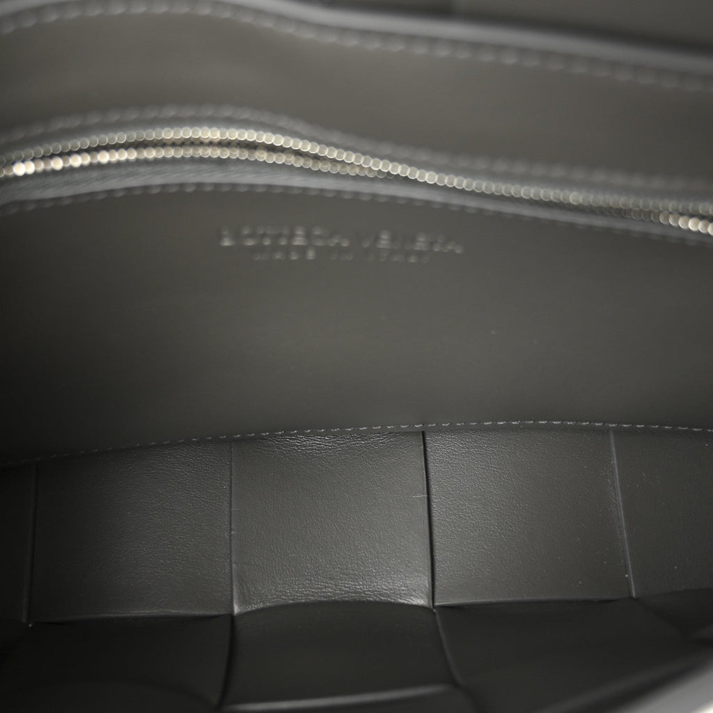 Calfskin Maxi Intrecciato Versatile Cassette Bag Thunder