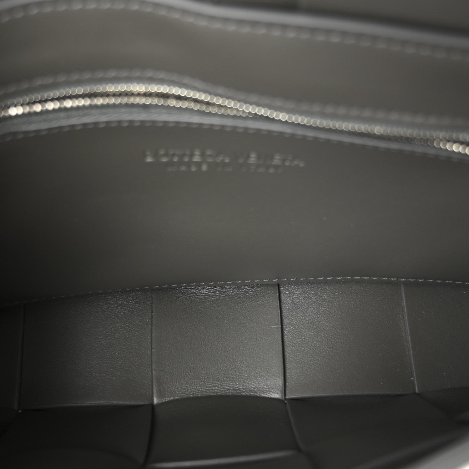 Calfskin Maxi Intrecciato Versatile Cassette Bag Thunder