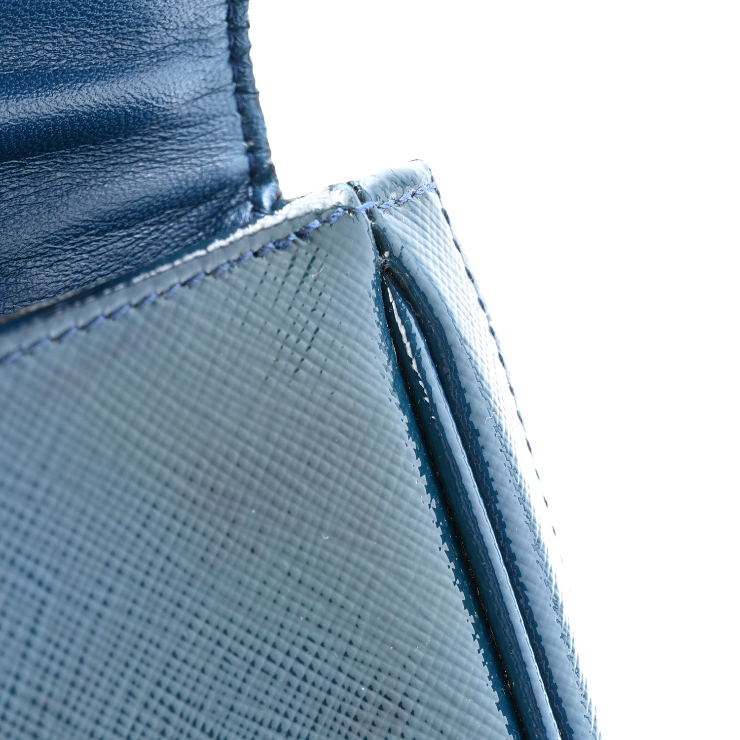 Saffiano Vernice Lock Flap Chain Bag Azzurro