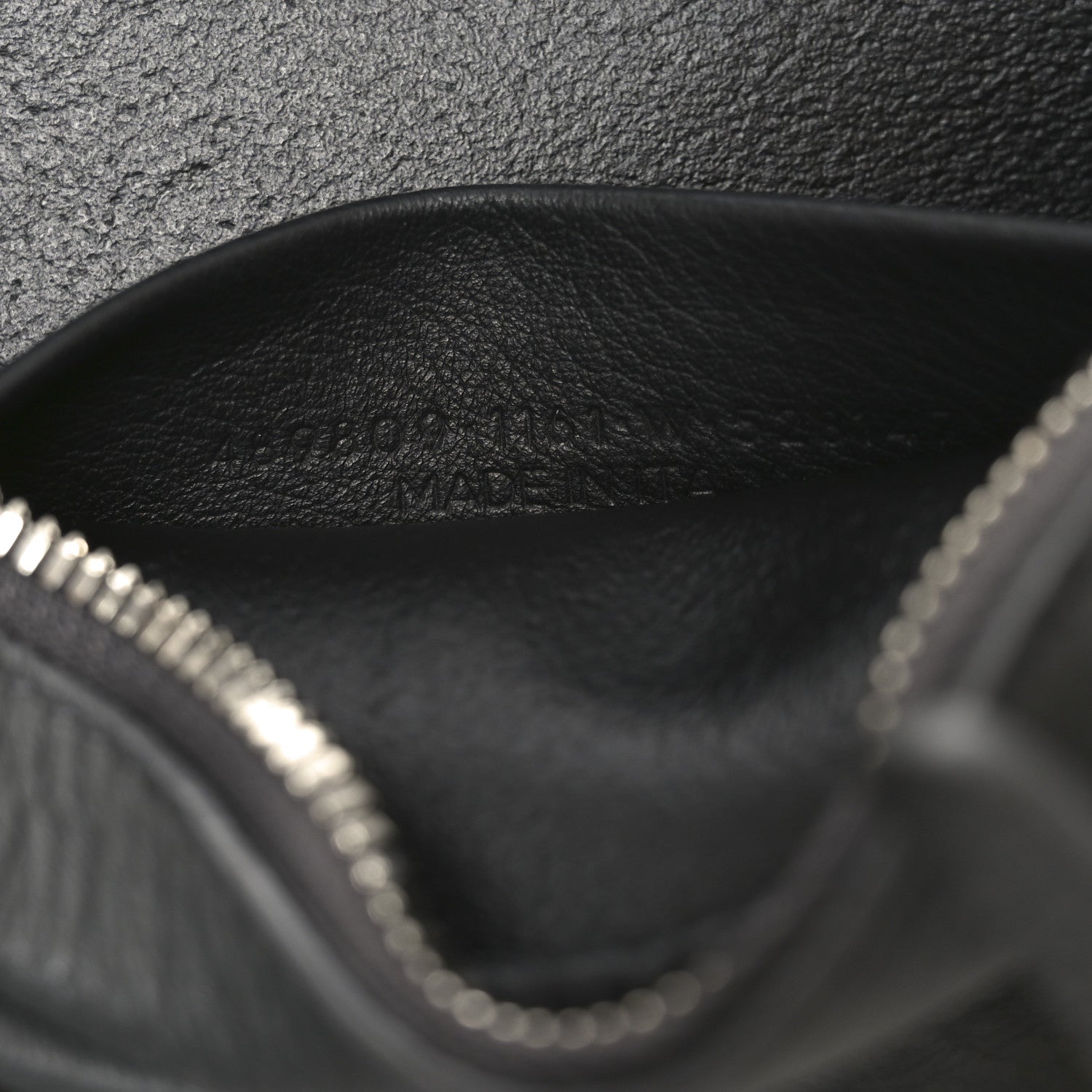 Calfskin Logo XS Everyday Camera Bag Gris Fossile