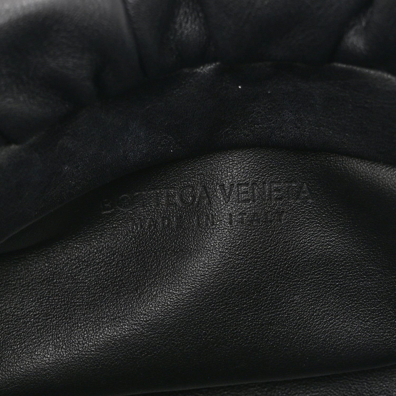 Calfskin The Pouch Chain Black