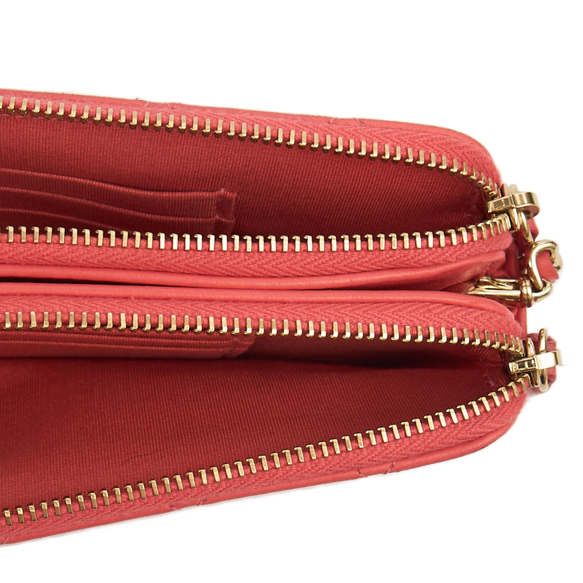 Chanel Cross Body Camellia - Wallet On Chain in Pink, Calfskin Leather