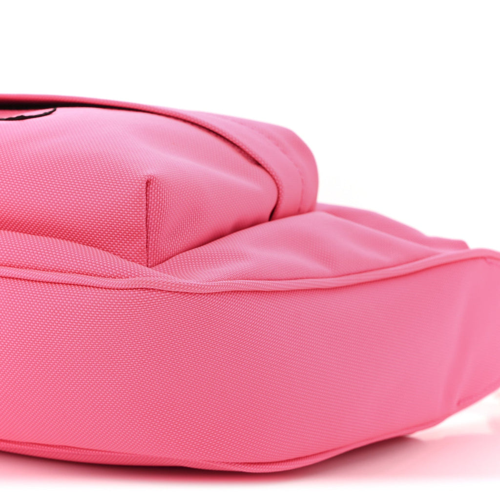 Recycled Sport Nylon Chain Logo Medium Raver Bag Fluo Pink Black