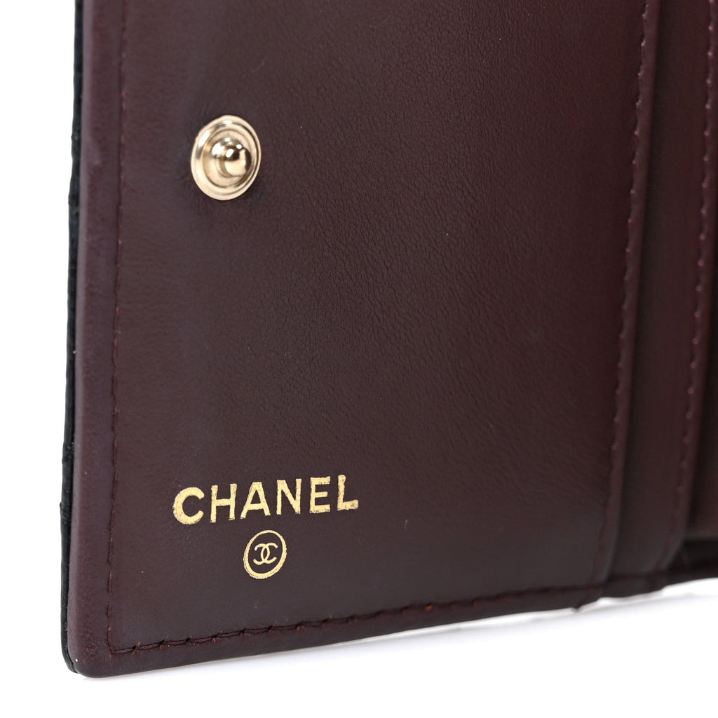 Caviar Quilted CC Zip Compact Wallet Black