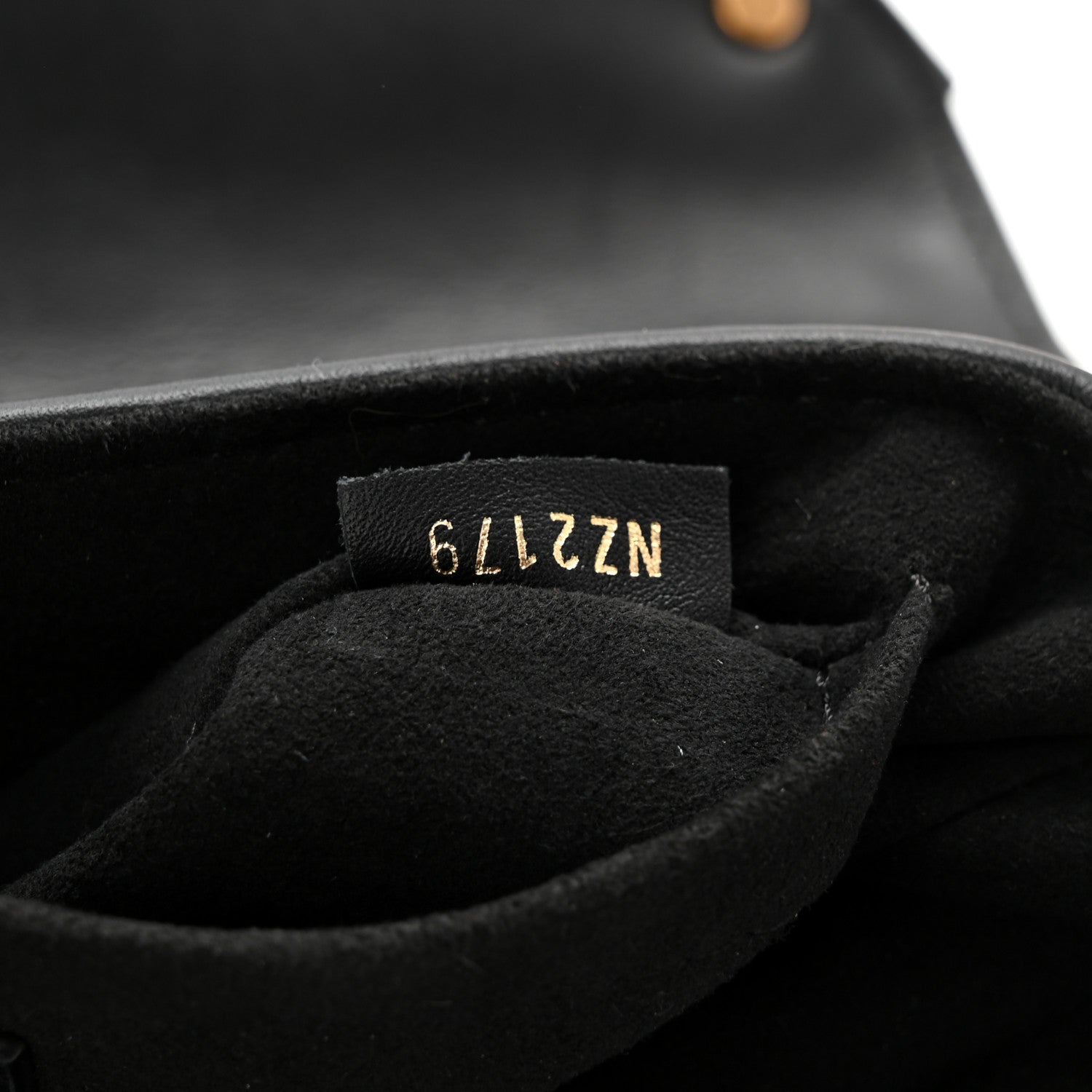 Calfskin New Wave Chain PM Black