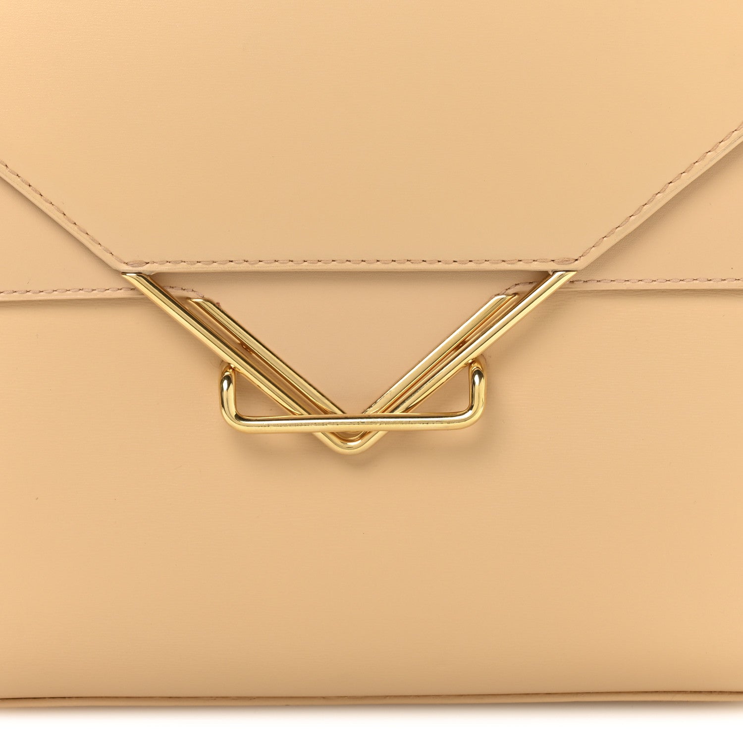 Box Calfskin Nappa Clip Bag Almond Gold