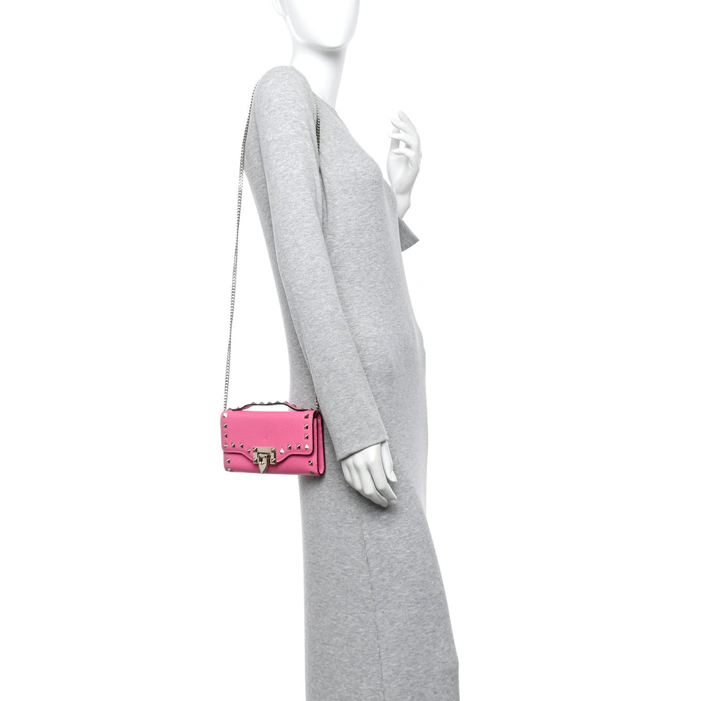 Pebbled Calfskin Rockstud Flip Lock Wallet On Chain Feminine Pink