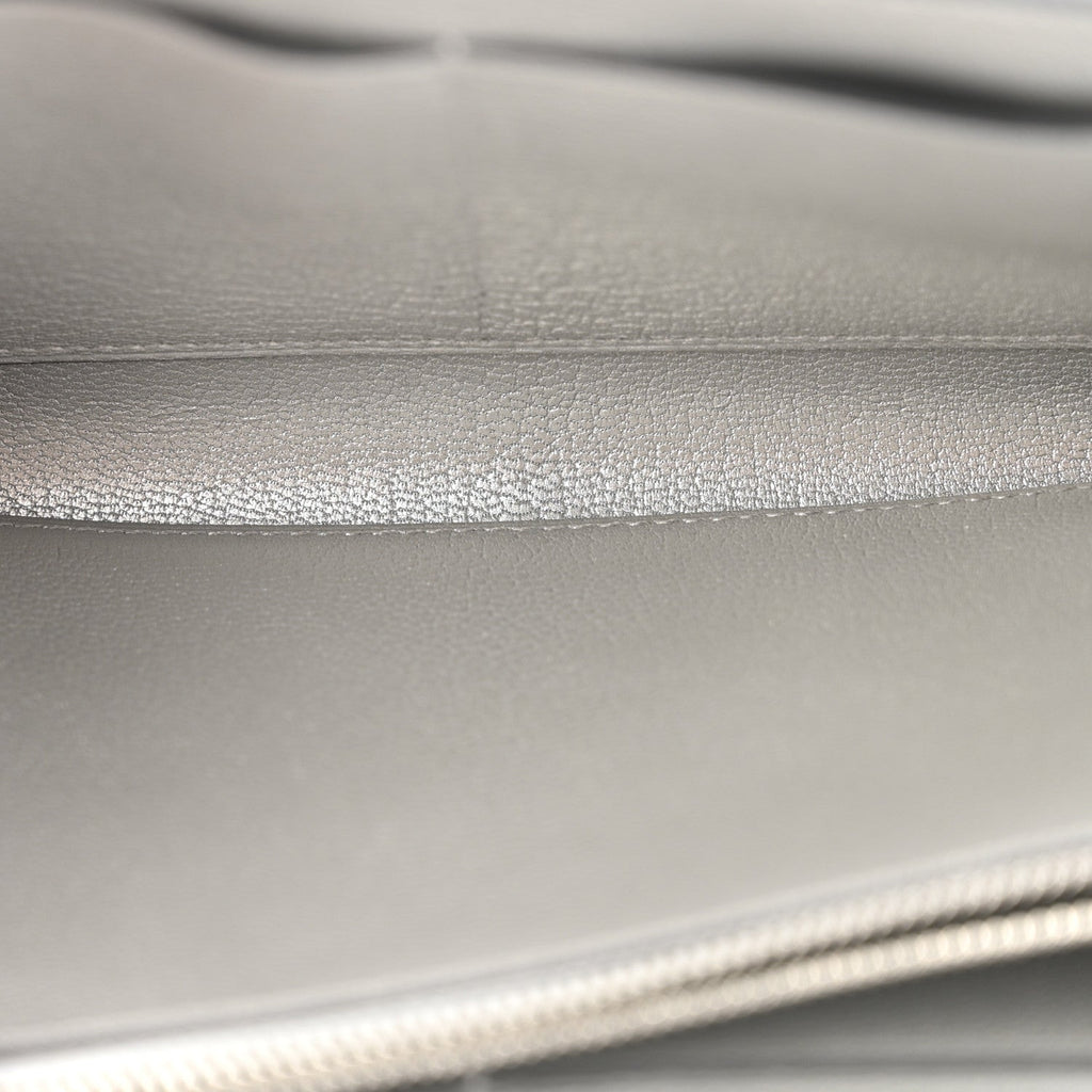 Metallic Chevre Chamkilight Kelly Wallet To Go Argent