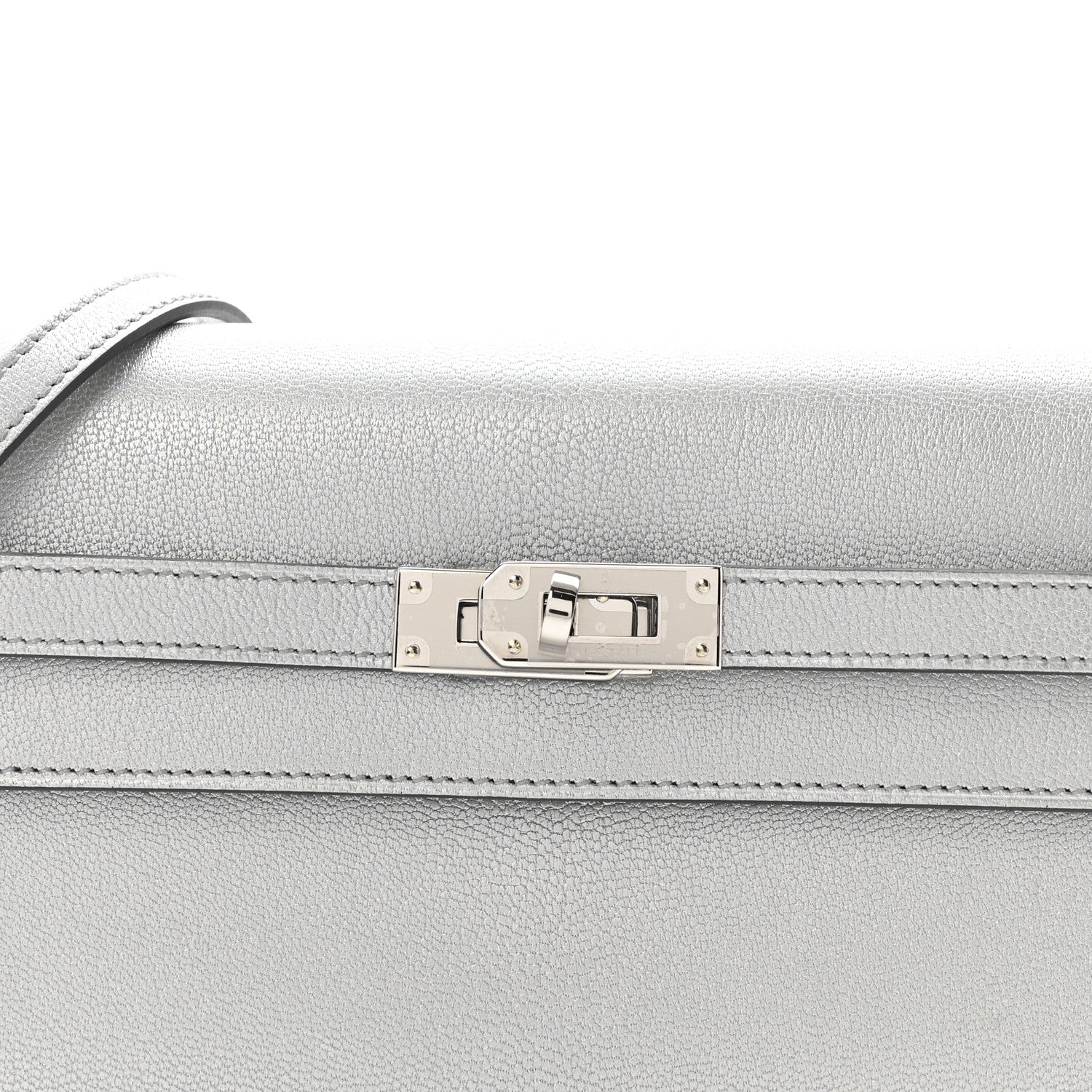 Metallic Chevre Chamkilight Kelly Wallet To Go Argent