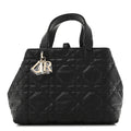 Calfskin Macrocannage Medium Toujours Black