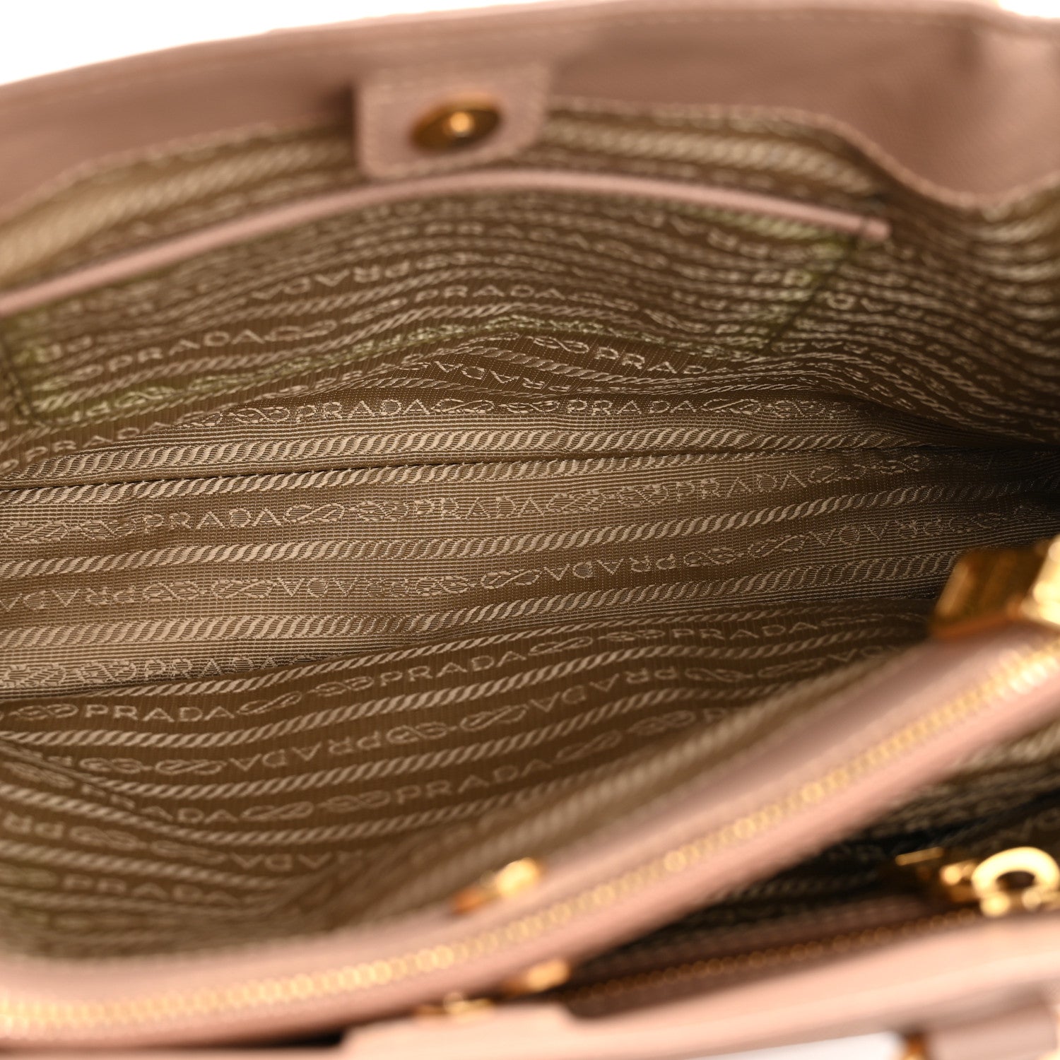 Saffiano Lux Medium Tote Cammeo