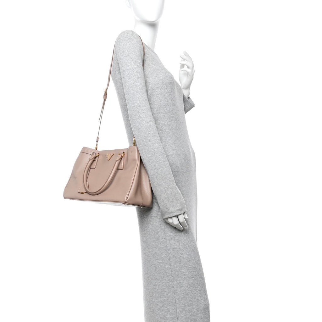 Saffiano Lux Medium Tote Cammeo
