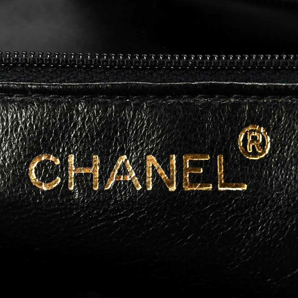 Caviar Quilted Shoulder Bag Black