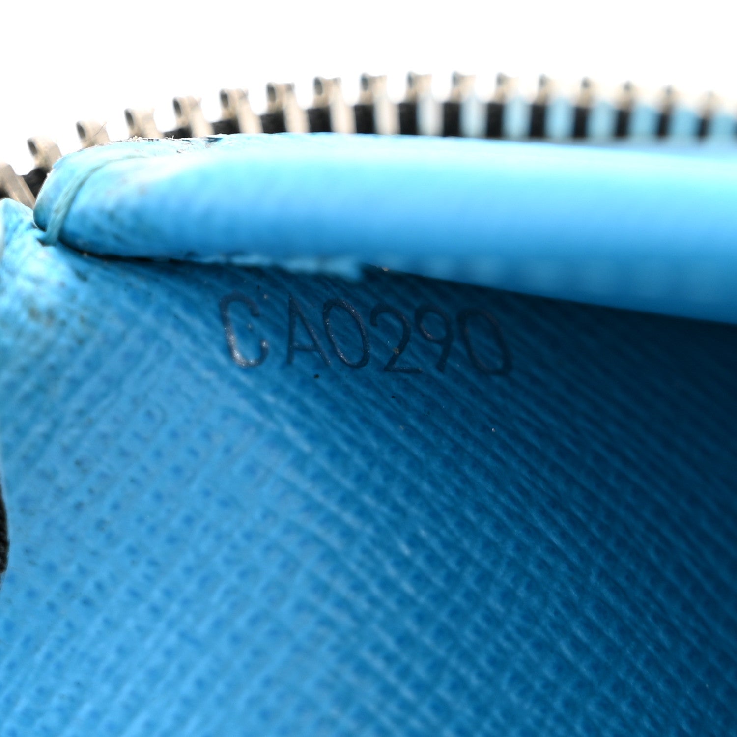 Taigarama Vertical Zippy Wallet Blue Lagoon