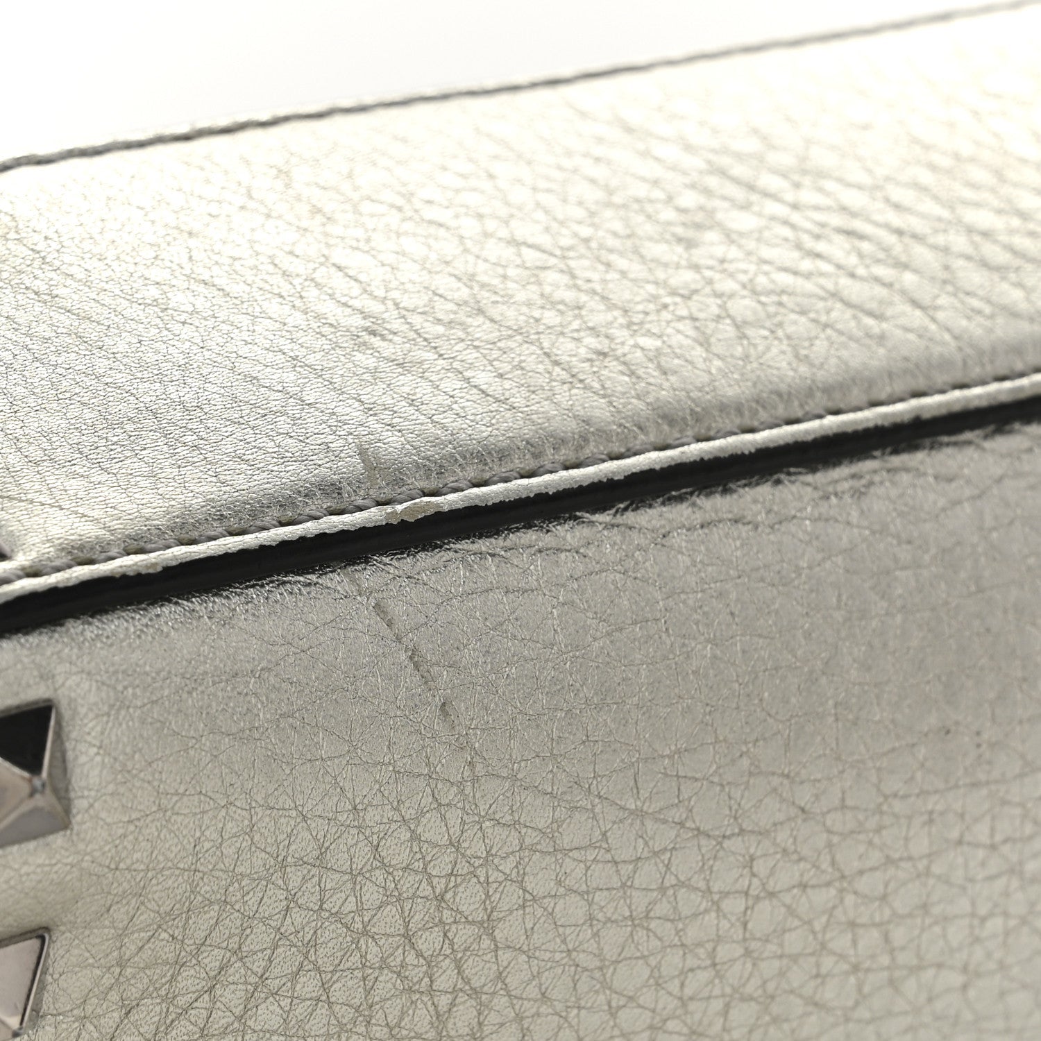 Metallic Pebbled Calfskin Medium Rockstud Flip Lock Crossbody Bag Silver
