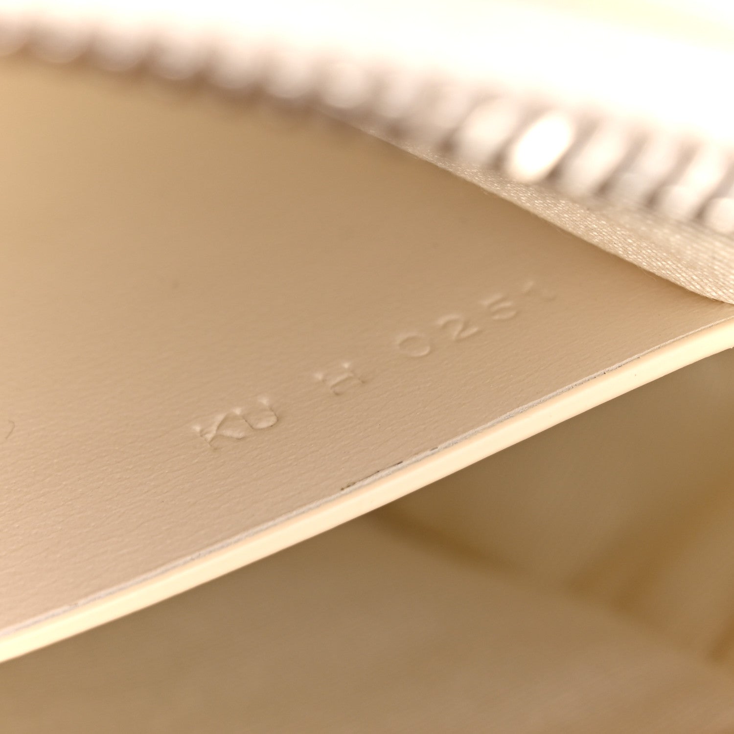 Calfskin Logo Embossed XS Antigona 4G Ivory