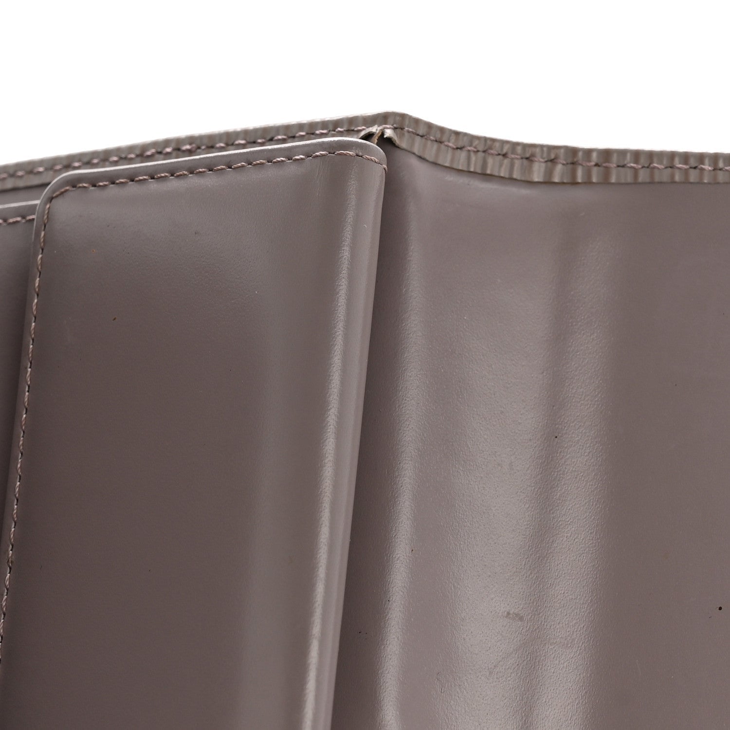 Epi Porte Tresor International Wallet LILAC
