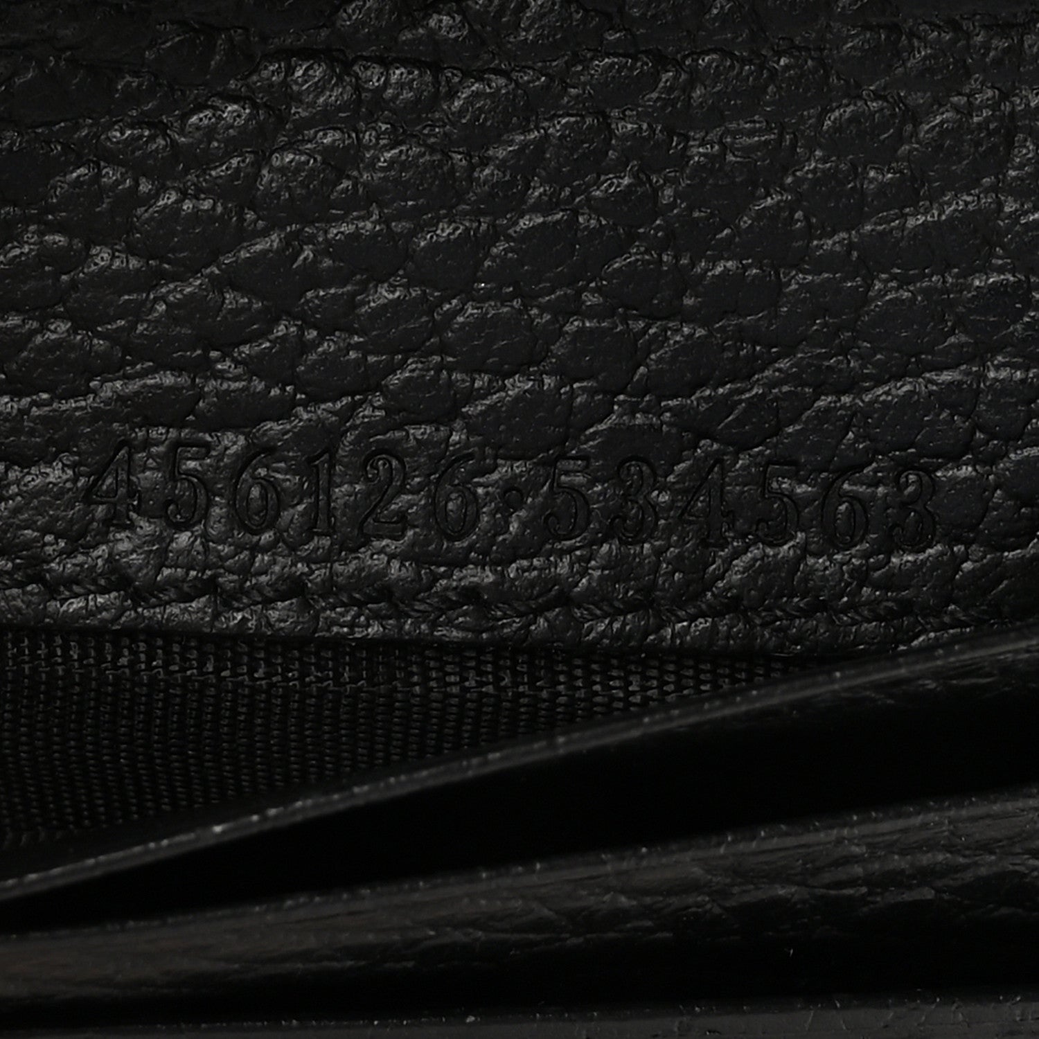 Pebbled Calfskin GG Marmont  Case Black