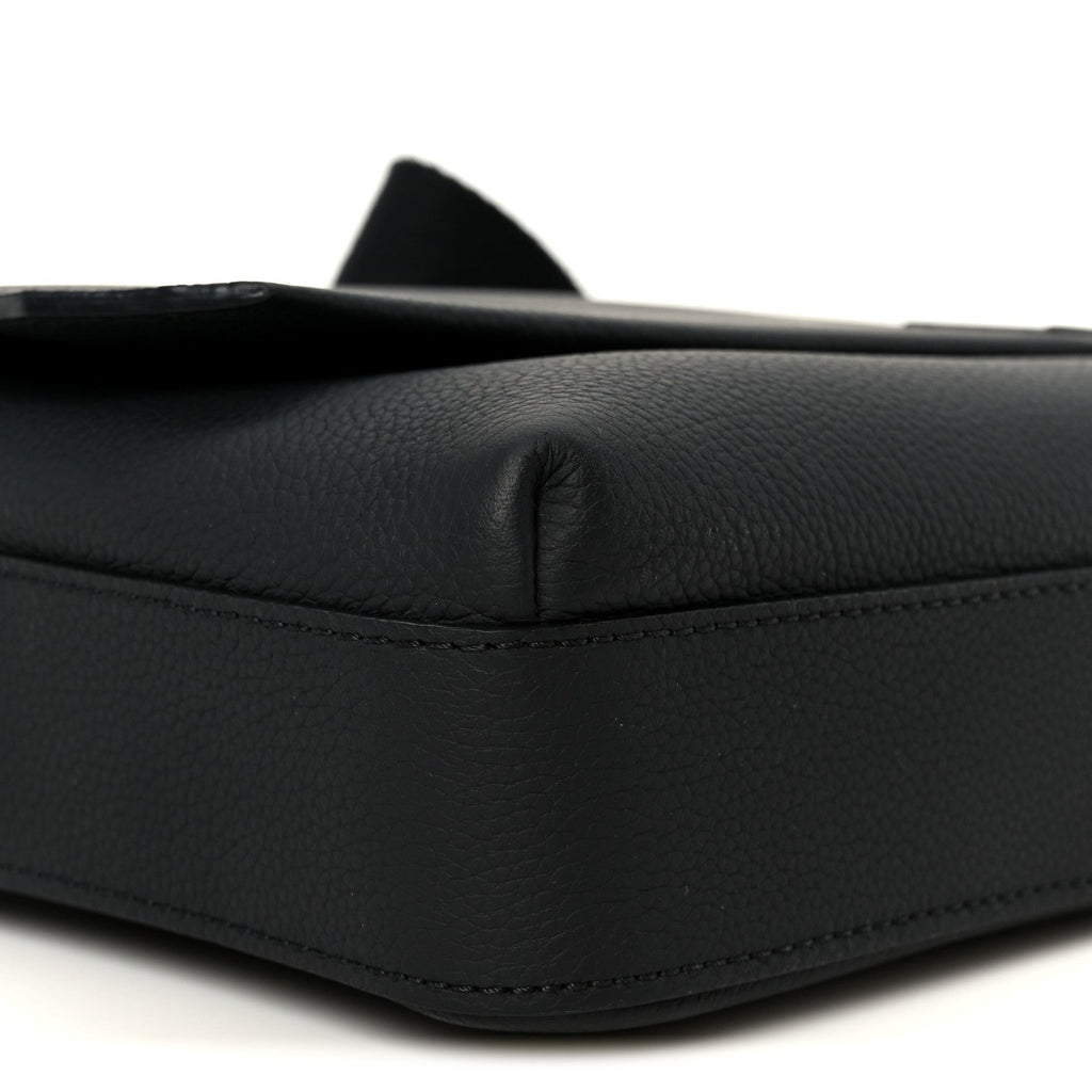 Calfskin Aerogram Fastline Messenger Black