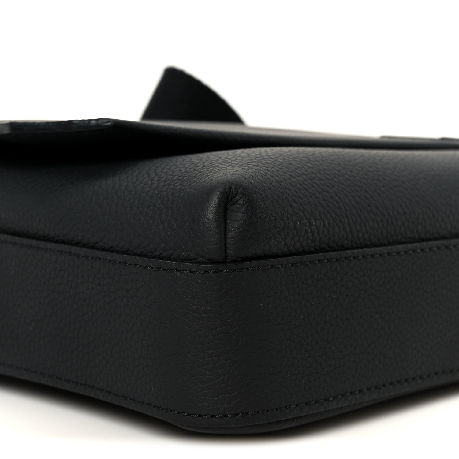 Calfskin Aerogram Fastline Messenger Black