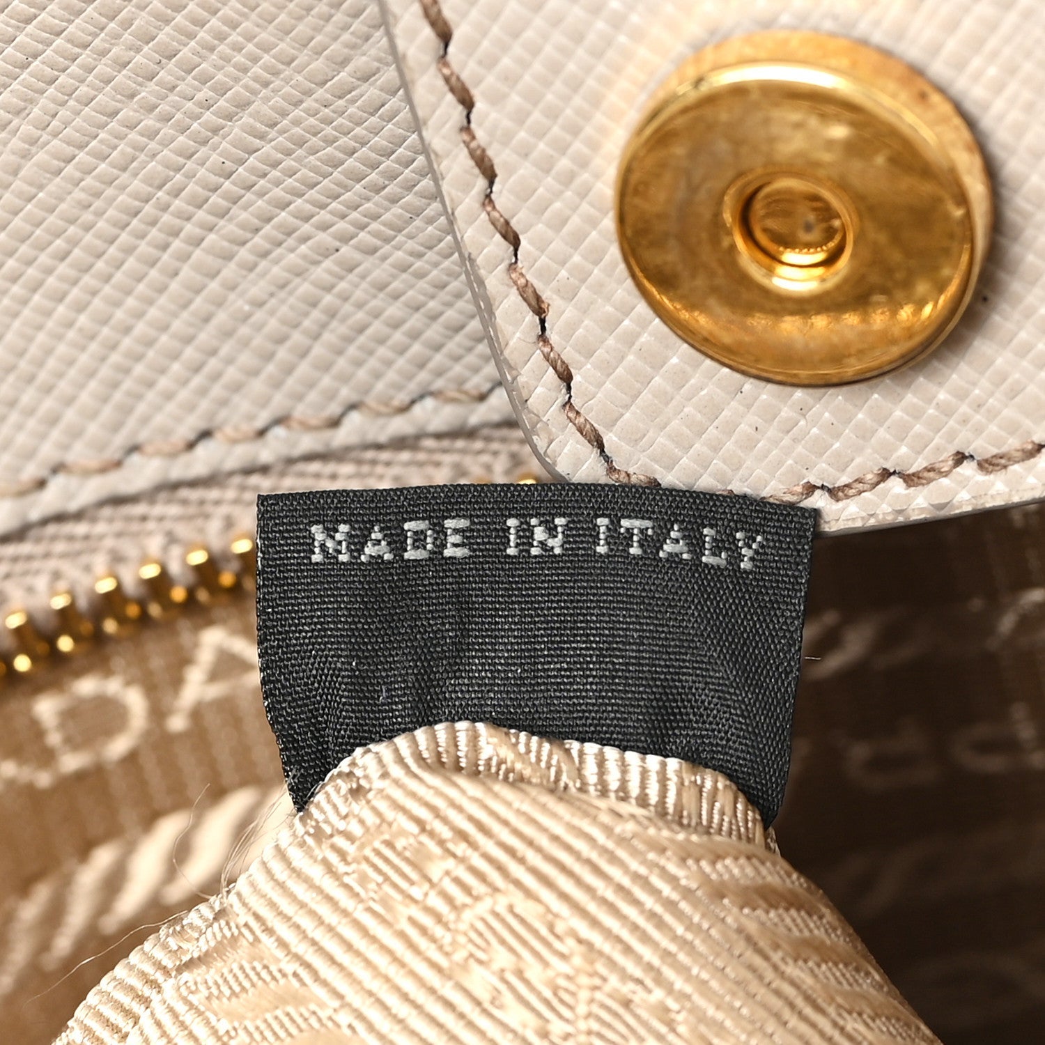 Saffiano Lux Large Tote Pomice