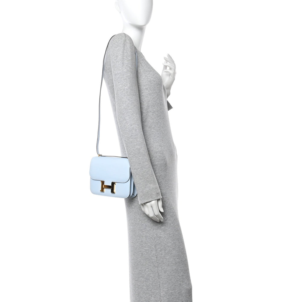 Epsom Constance 18 Bleu Brume