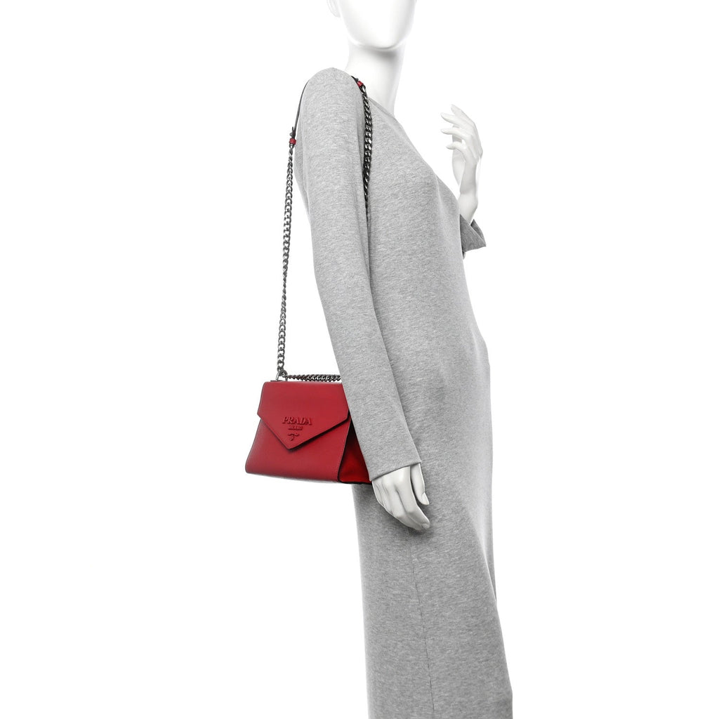 Saffiano Cuir Calfskin Monochrome Envelope Flap Chain Shoulder Bag Fuoco