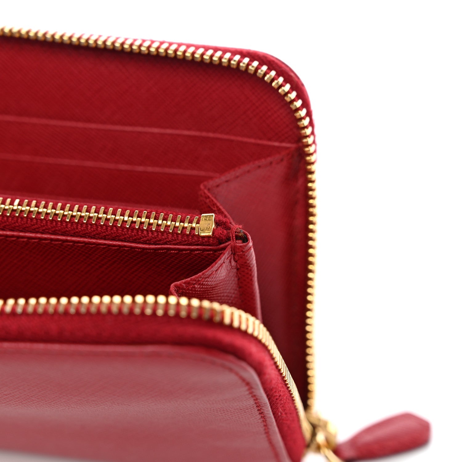 Saffiano Triangle Zip Around Wallet Fuoco